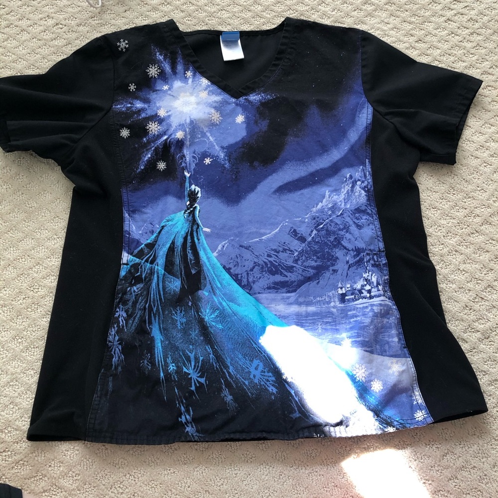 Size L Elsa from Frozen scrub top